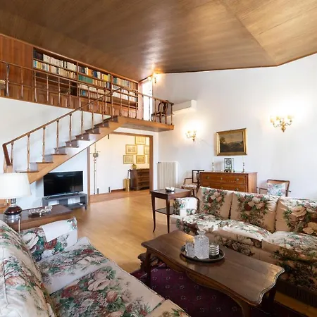 Lungarno Attic With Private Terrace And Lift Florence